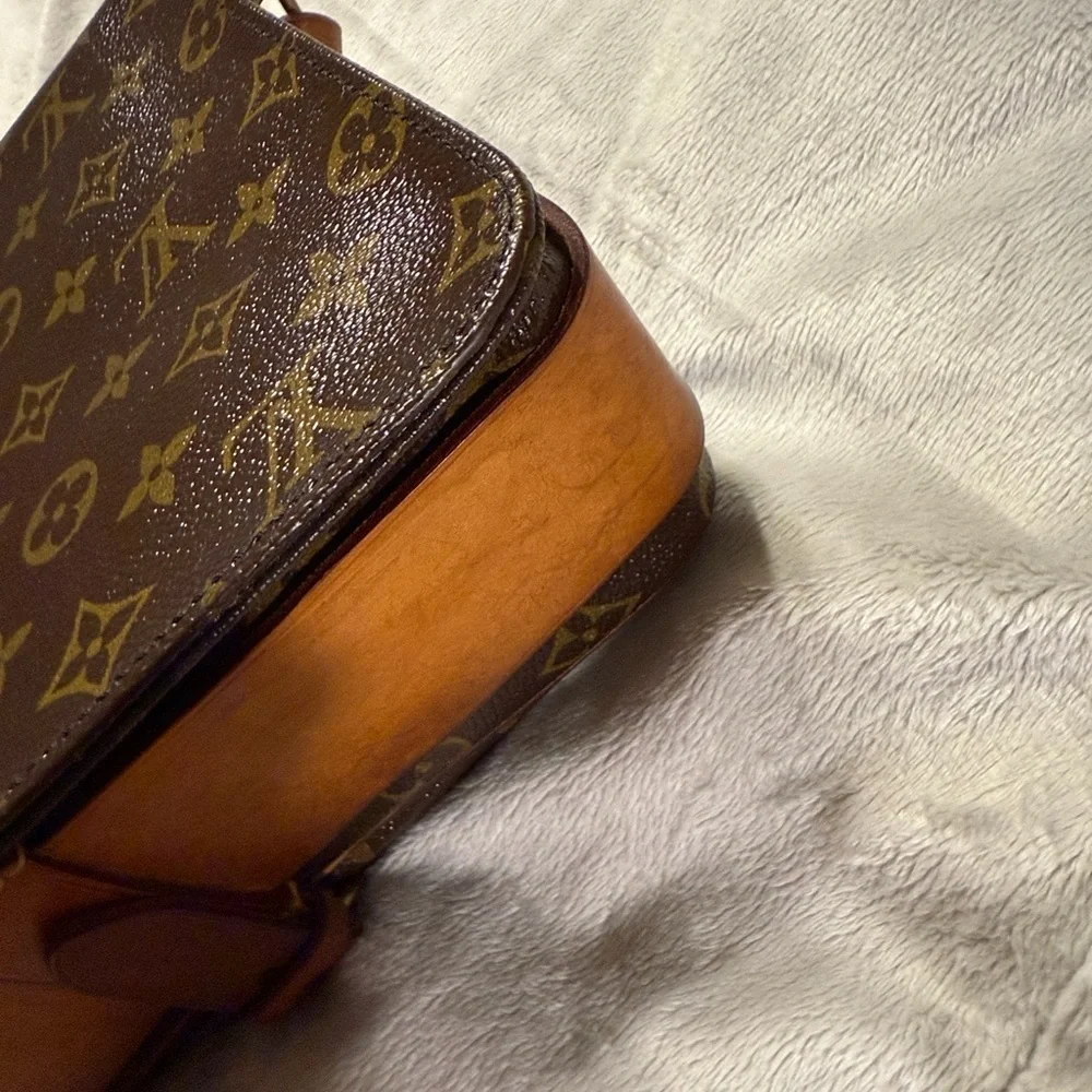 Louis Vuitton Cartouchiere GM Shoulder Bag / COA